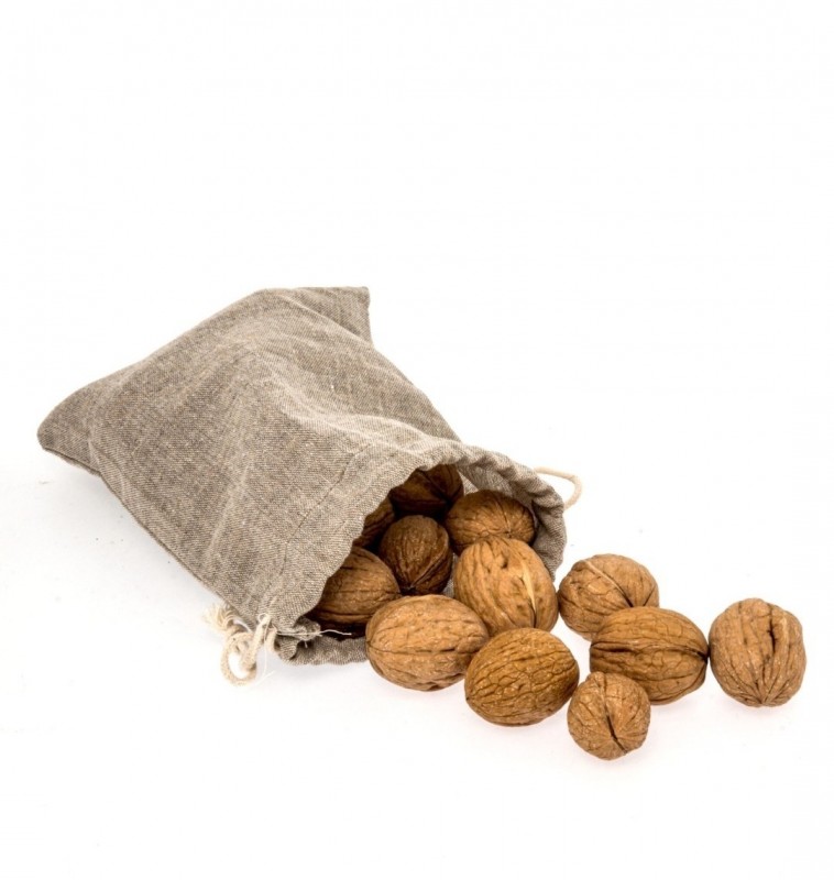 Chandler Walnuts in cell from Greece