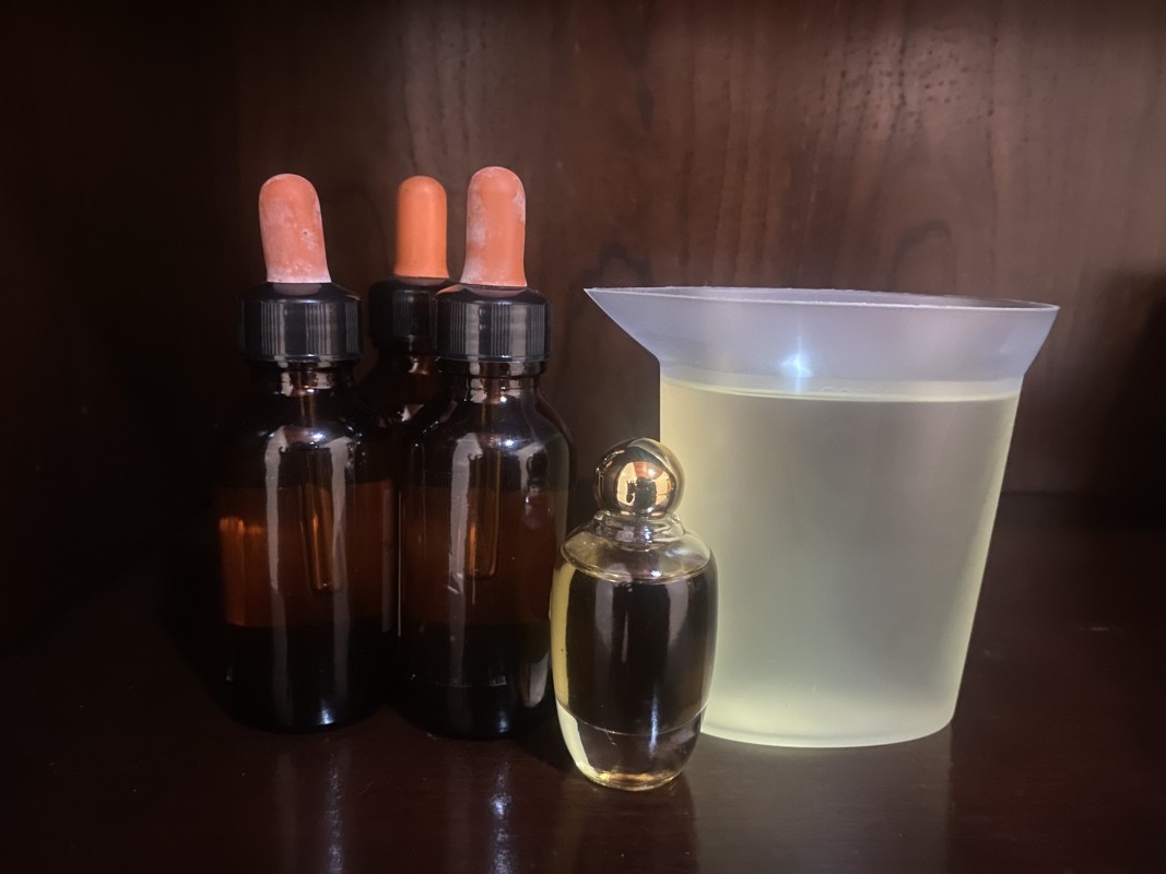 Eucalyptus Globulus Essential Oil from Rwanda from Rwanda