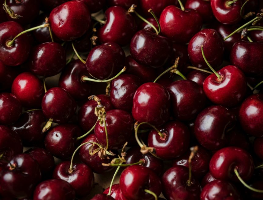 cherries-scaled Prices of American sweet cherries in Vietnam in free fall