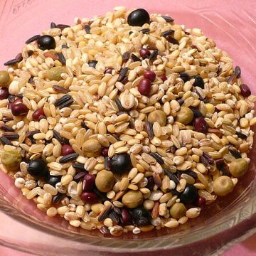 A bowl of grains