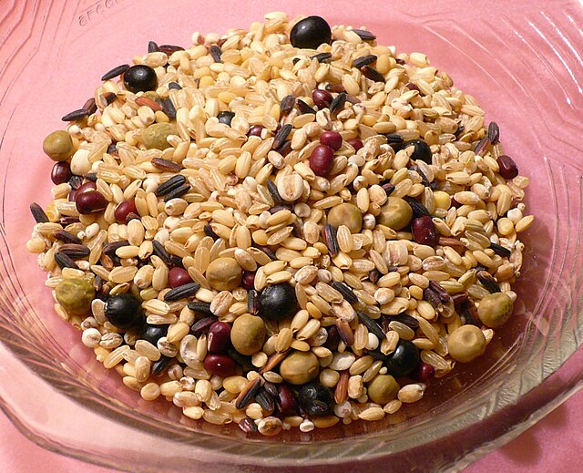 A bowl of grains