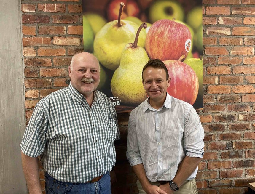Anton Rabe (left) with Roelf Pienaar at Tru-Cape’s new offices in Paarl (c) Tru-Cape The fruit industry in South Africa hopeful despite port delays