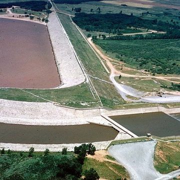 China farms stateside cautiously as solar companies retreat  