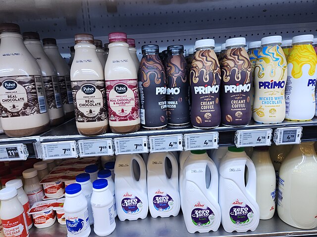 Dairy products at a New Zealand supermarket: Credit, Wikimedia Commons The NZ global dairy price index plunges by 4.3% from market shifts
